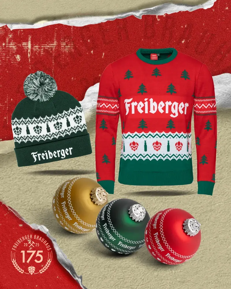 Ein roter Pullover, eine grüne Mütze und drei bunte Weihnachtskugeln sind abgebildet.