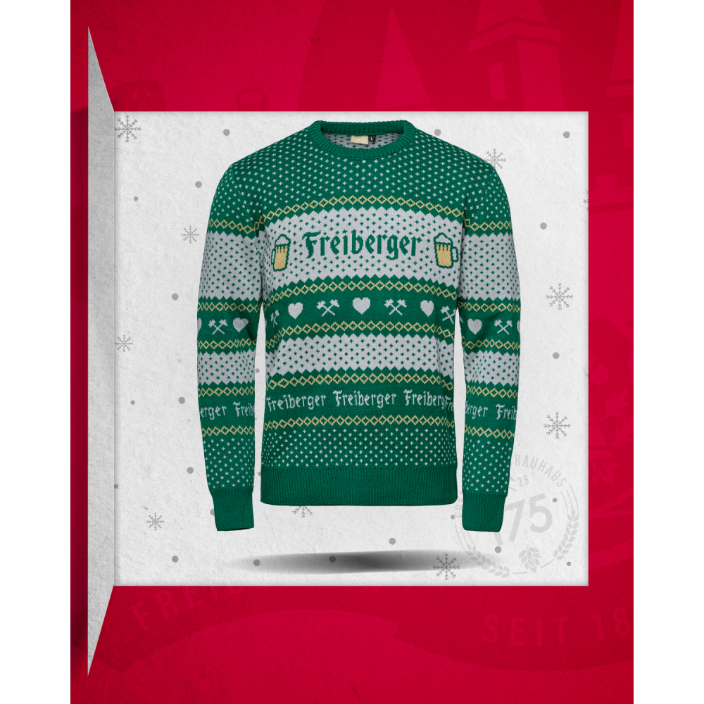 Ein Ugly Christmas Sweater in grün-weiß mit Freiberger Schriftzug und zwei stilisierten Biergläsern, auf weißem Hintergrund.